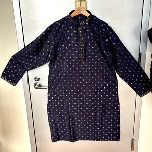 Indian Kurta
Navy Blue
Pale gold accented patterns 
Lightweight
Size 44